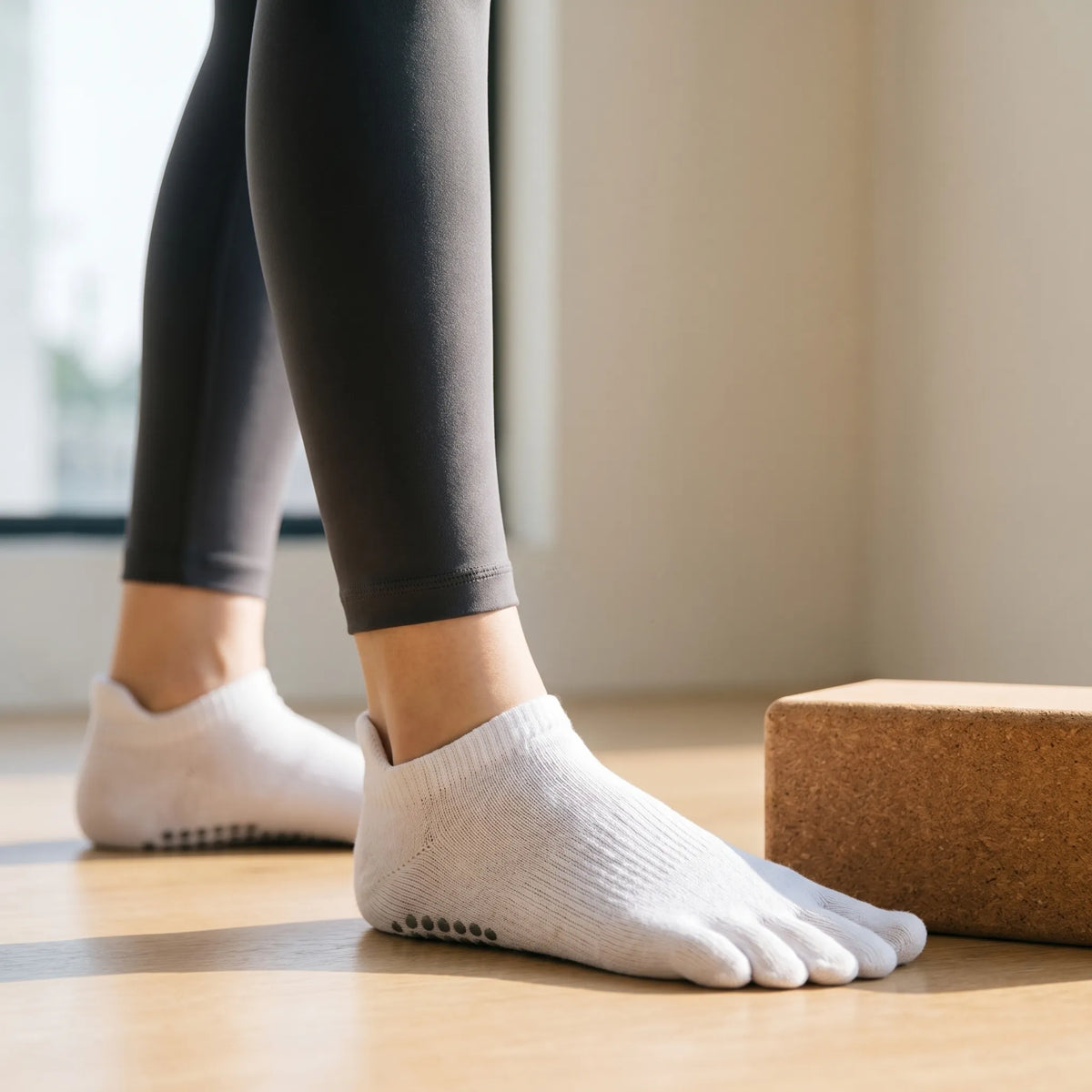 Low-Cut Ribbed Cuff Dotted Grip Five-Toe Yoga Socks