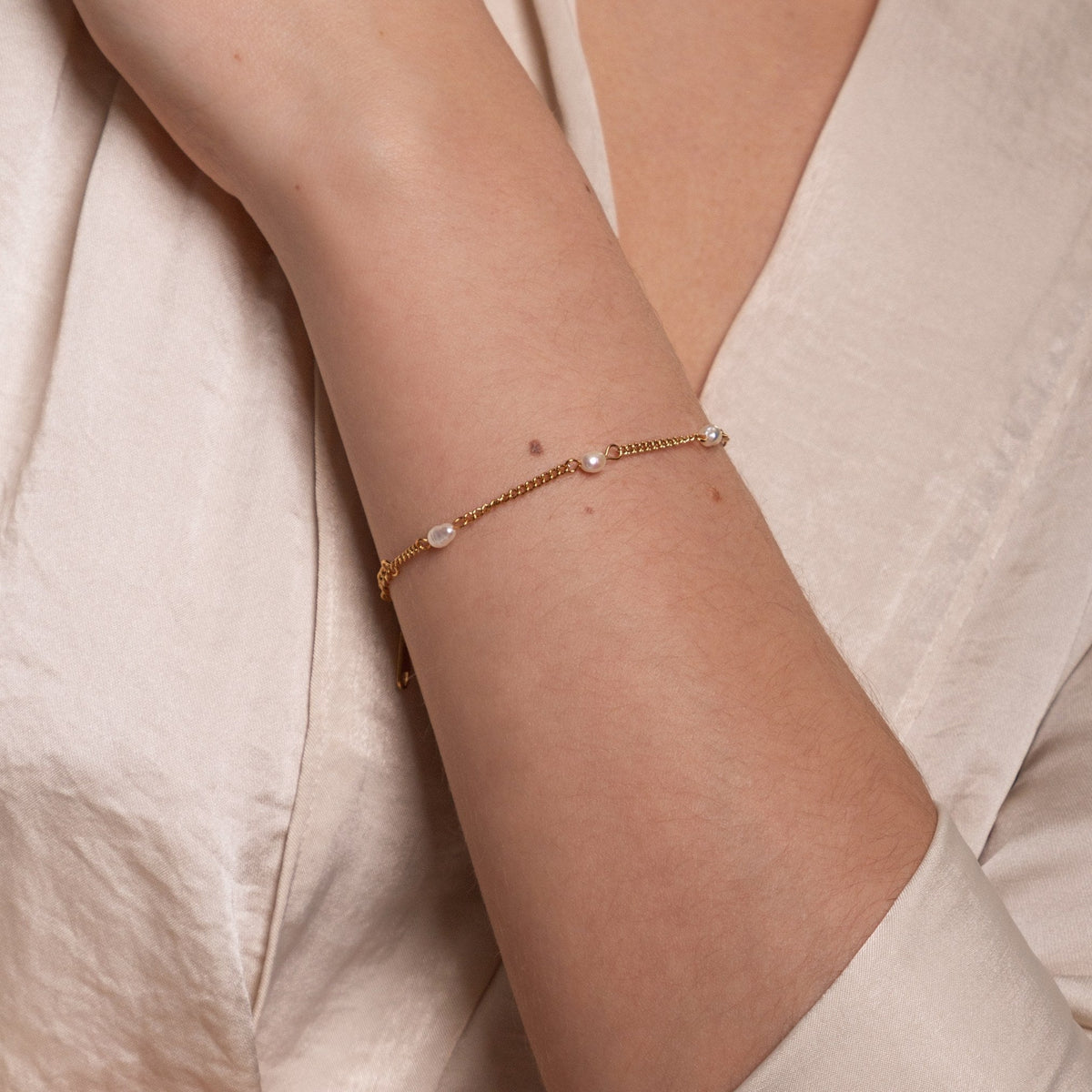 Handcrafted Freshwater Pearl Gold Coated Stainless Steel Bracelet