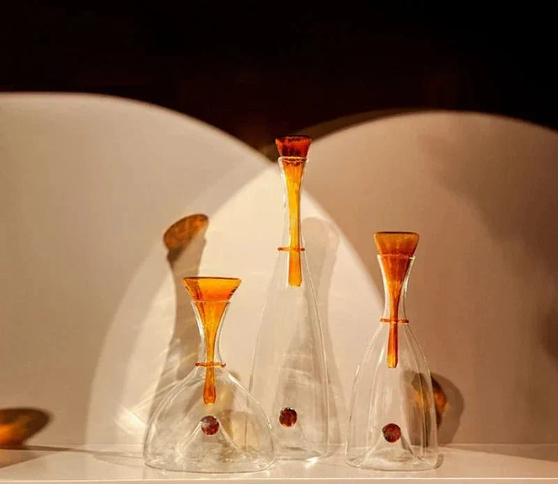 Hand Blown Curved Glass Wine Decanter With Sphere Stopper