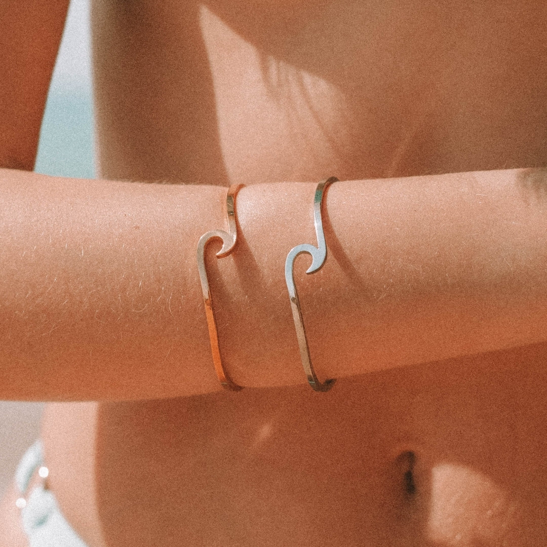 Flowing Wave Pattern Adjustable Glossy Metal Bracelet For Women