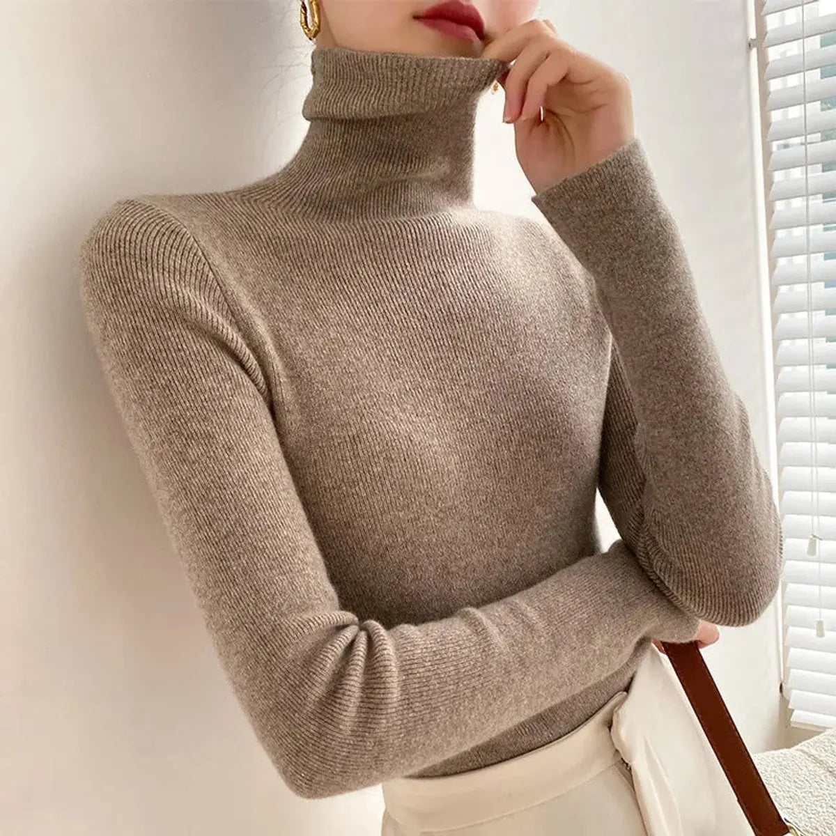 Women's Slim-Fit Cashmere Turtleneck Jumper