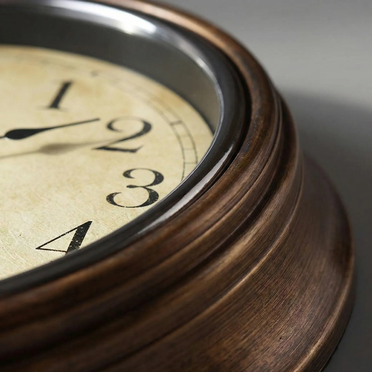 Vintage Round Face Silent Movement Compact Wall Clock