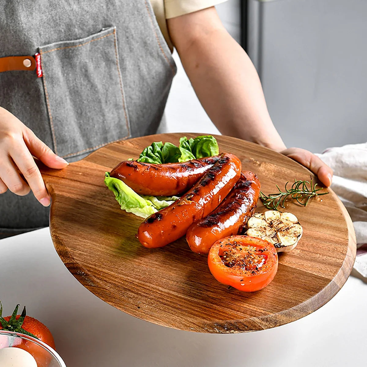 Round Natural Grain Acacia Wood Cutting and Serving Board With Handle