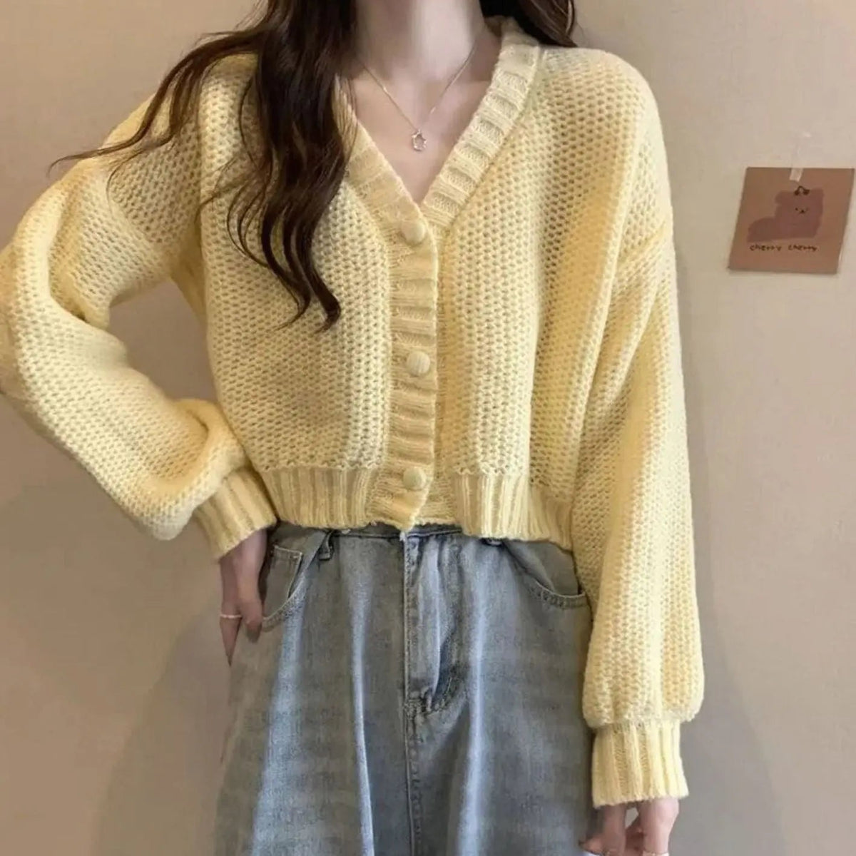 Women's Fitted Cropped V-Neck Knit Cardigan